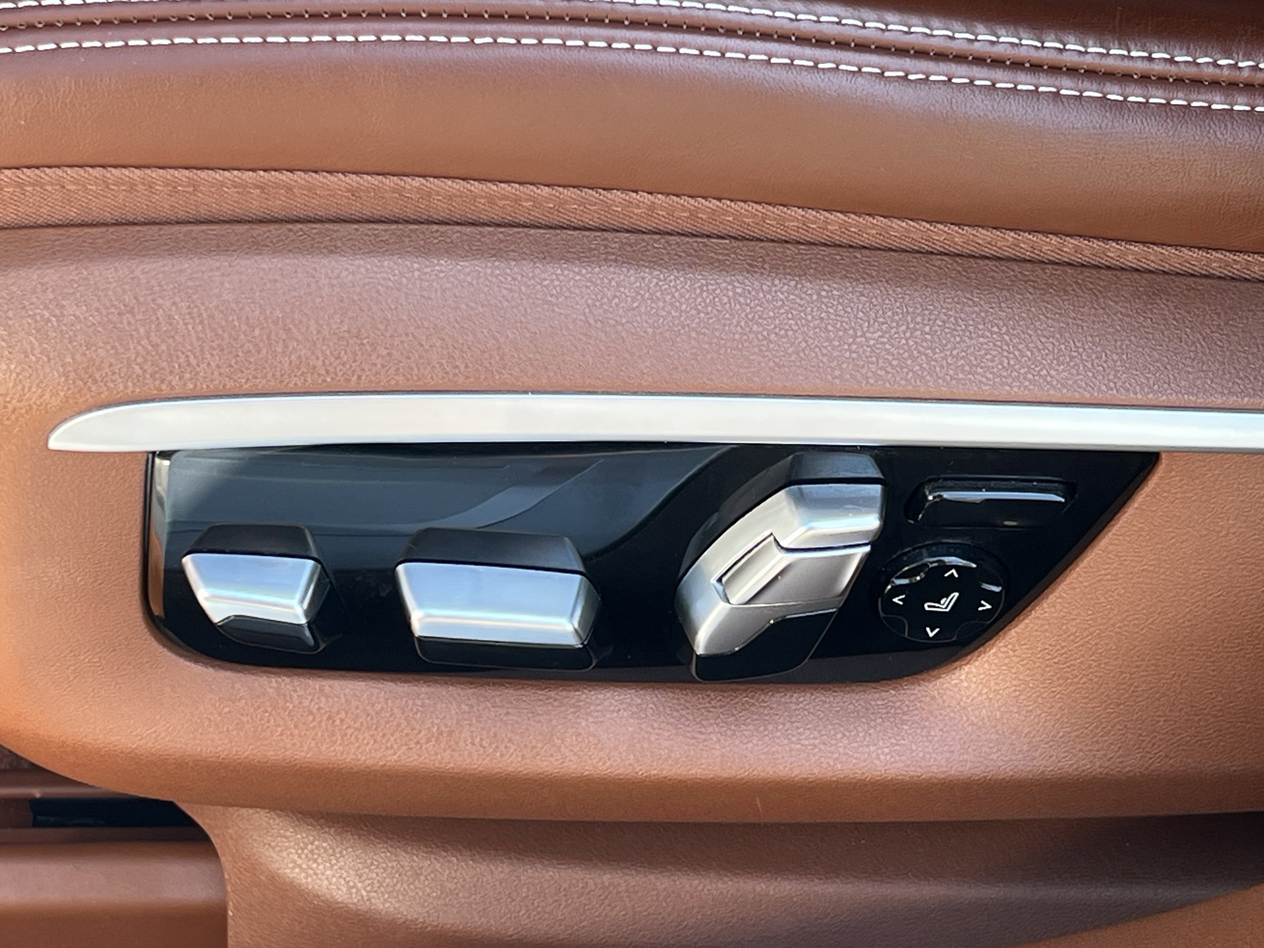 Used 2021 Mineral White Metallic BMW 750i xDrive image 19