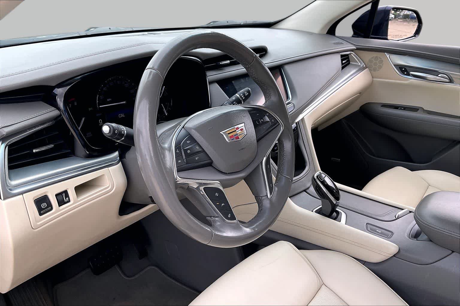 Used 2019 Harbor Blue Metallic Cadillac Luxury FWD image 15