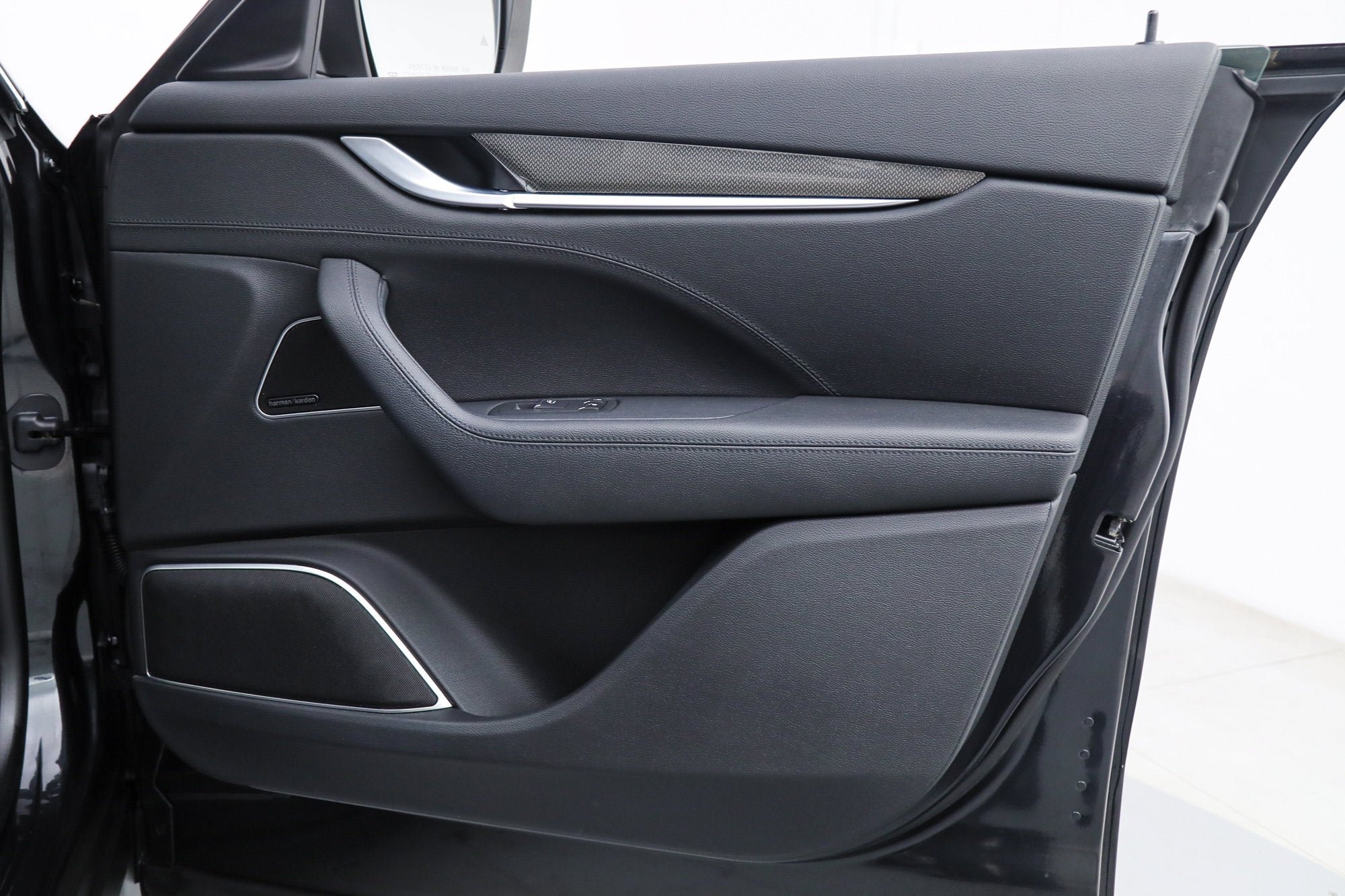 Used 2022 Black Maserati Modena S image 9