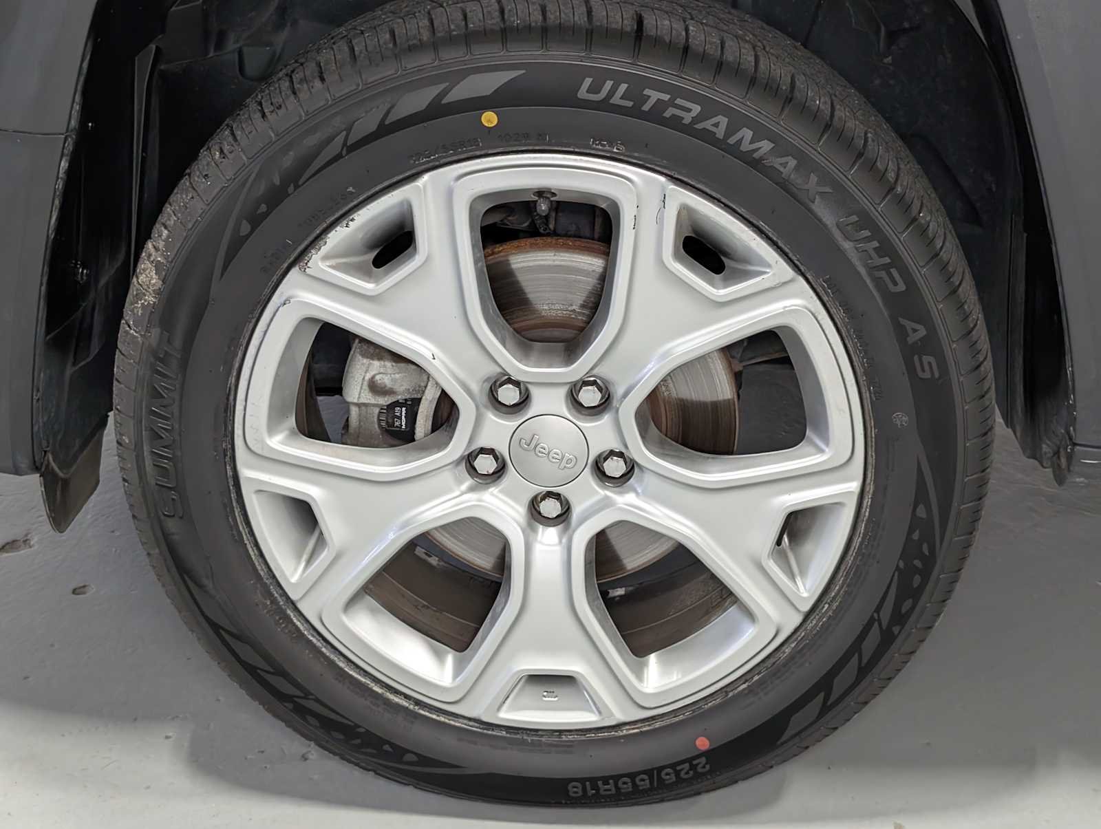 Used 2019 Alpine White Clearcoat Jeep Limited image 3