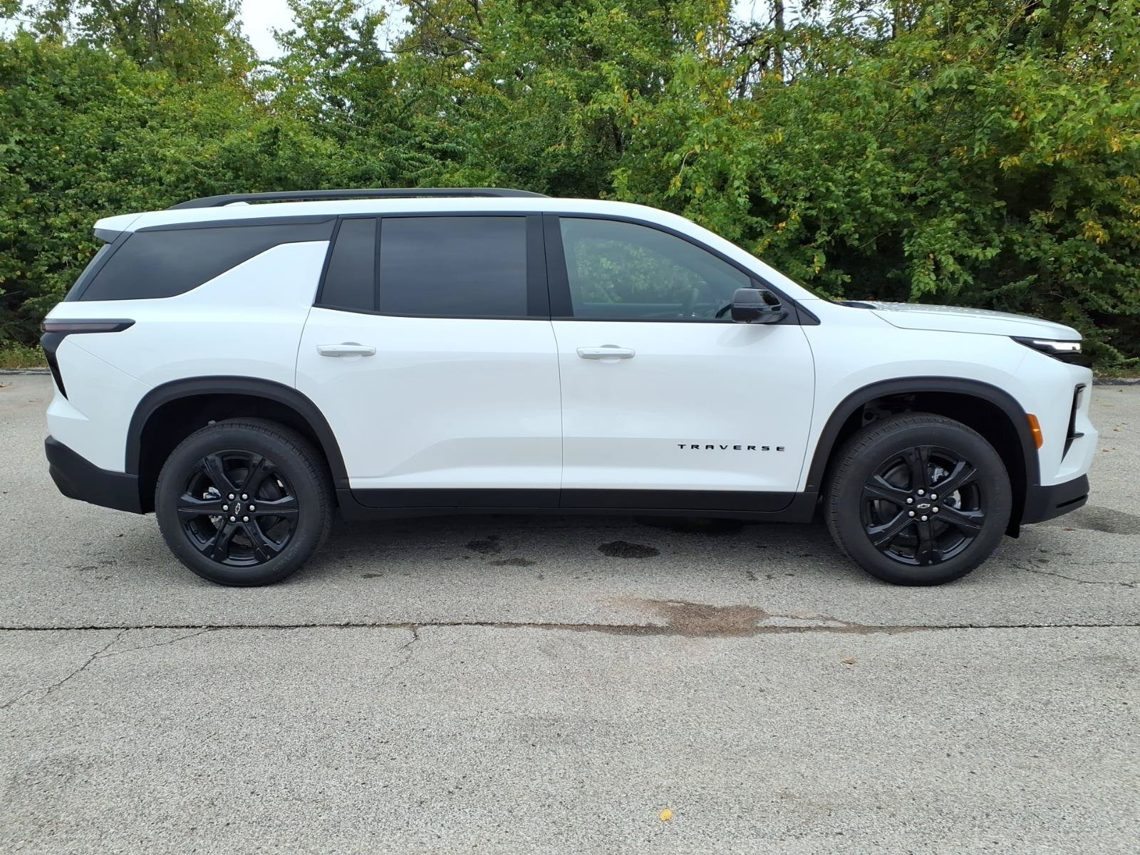 New 2027 Summit White Chevrolet LT image 18