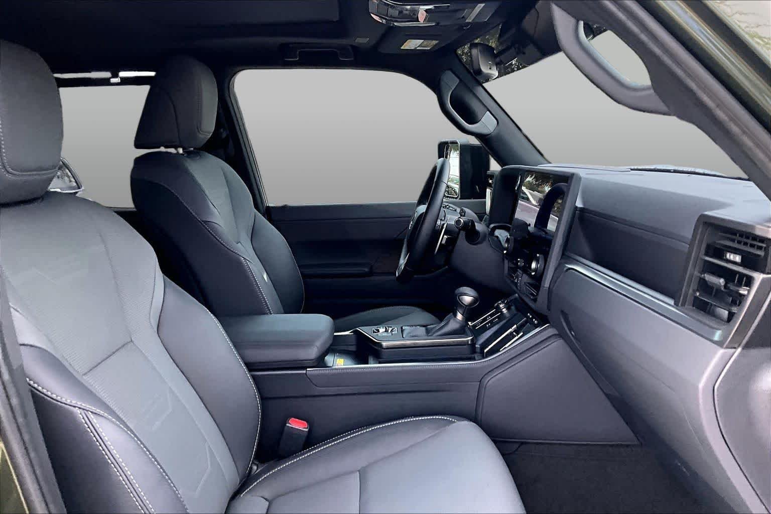 Used 2026 Nori Green Pearl Lexus Luxury image 10