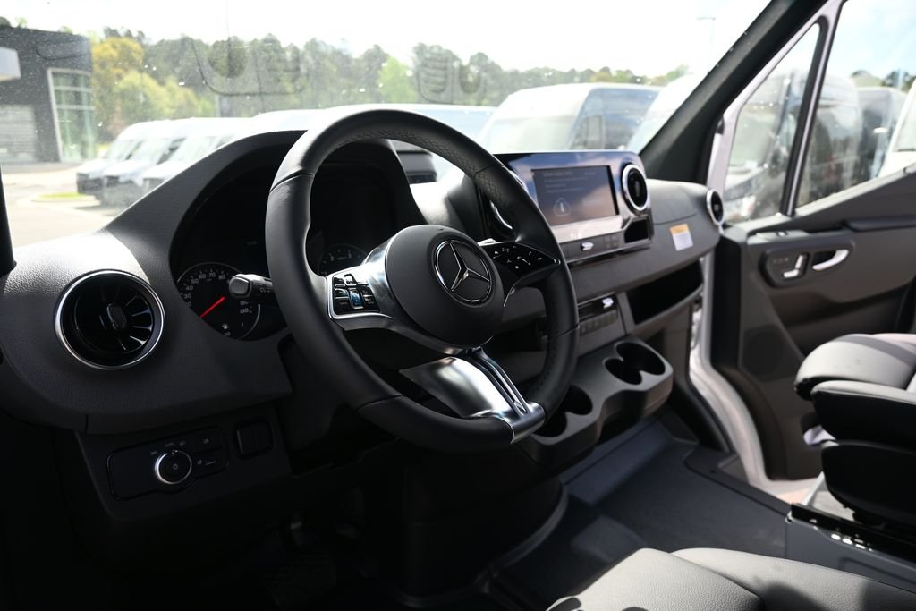Used 2026 Arctic White Mercedes-Benz Cargo 170 WB image 6