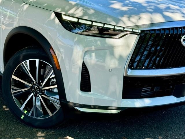 New 2027 RADIANT WHITE INFINITI Luxe FWD image 9