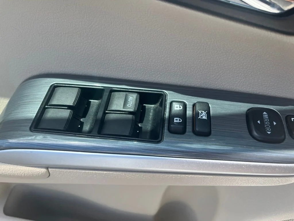 Used 2014 Super White Toyota XLE image 15