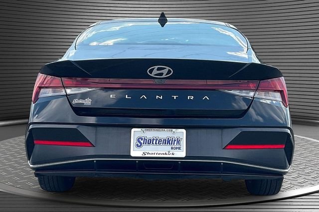 2025 Hyundai Elantra SEL - Photo 6