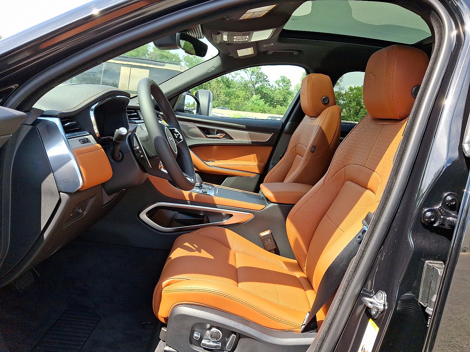 2026 Jaguar F-Pace R-Dynamic S - Photo 6