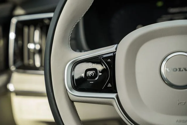 New 2026 Crystal White Volvo T8 Ultra image 29