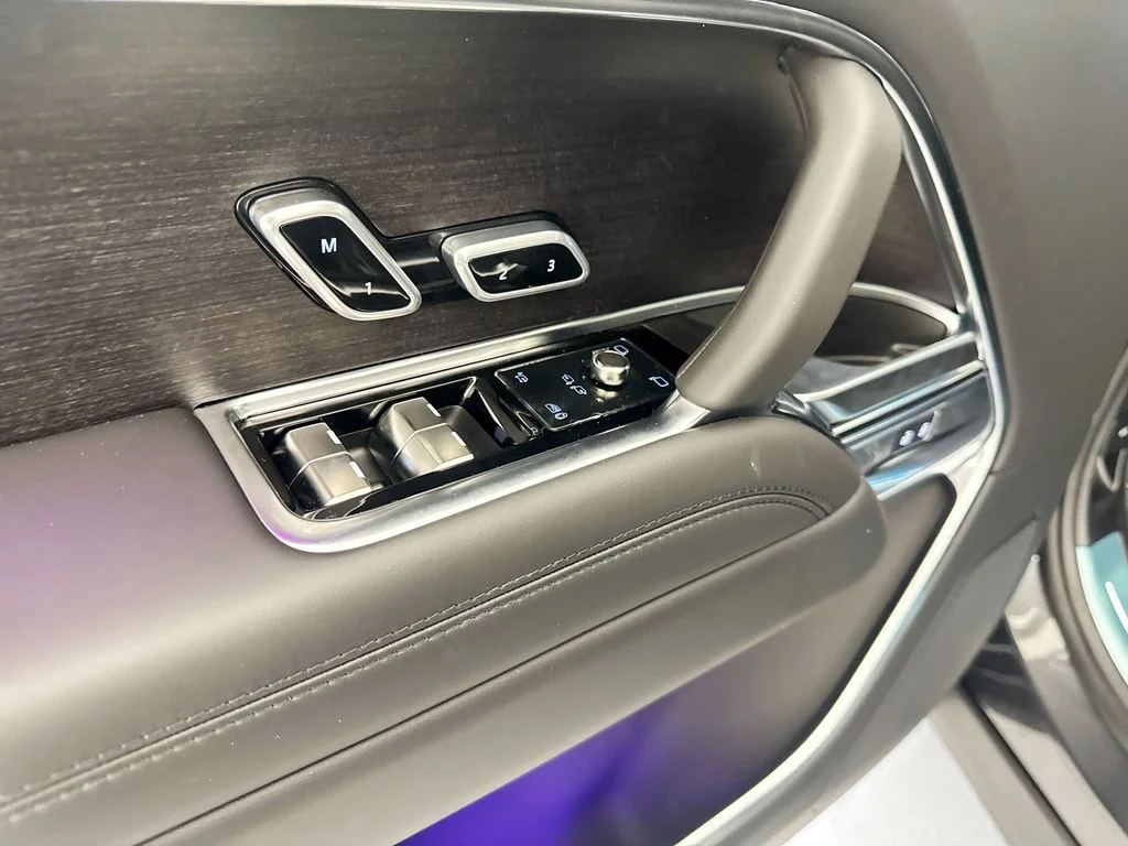 New 2026 Carpathian Grey Land Rover SE image 18