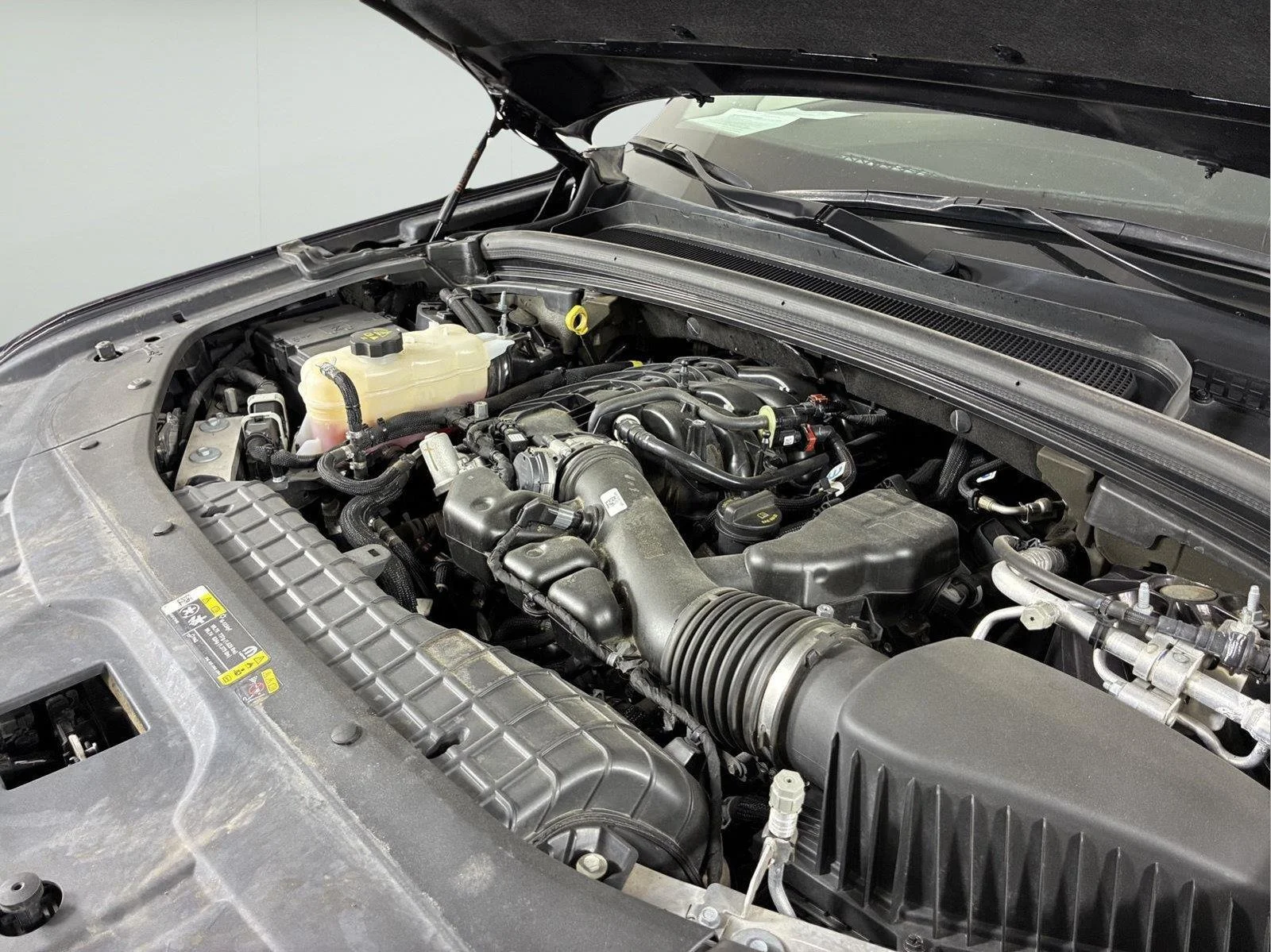 Used 2023 Ember Pearlcoat Jeep Limited image 12