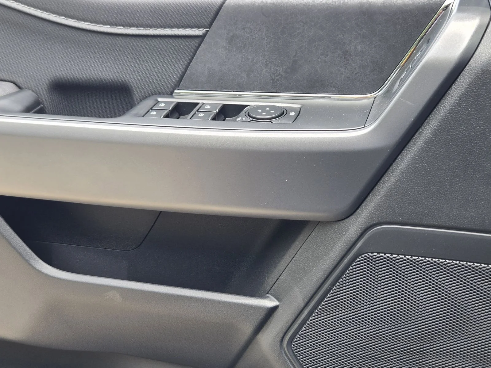 New 2026 Carbonized Gray Metallic Ford XLT image 17