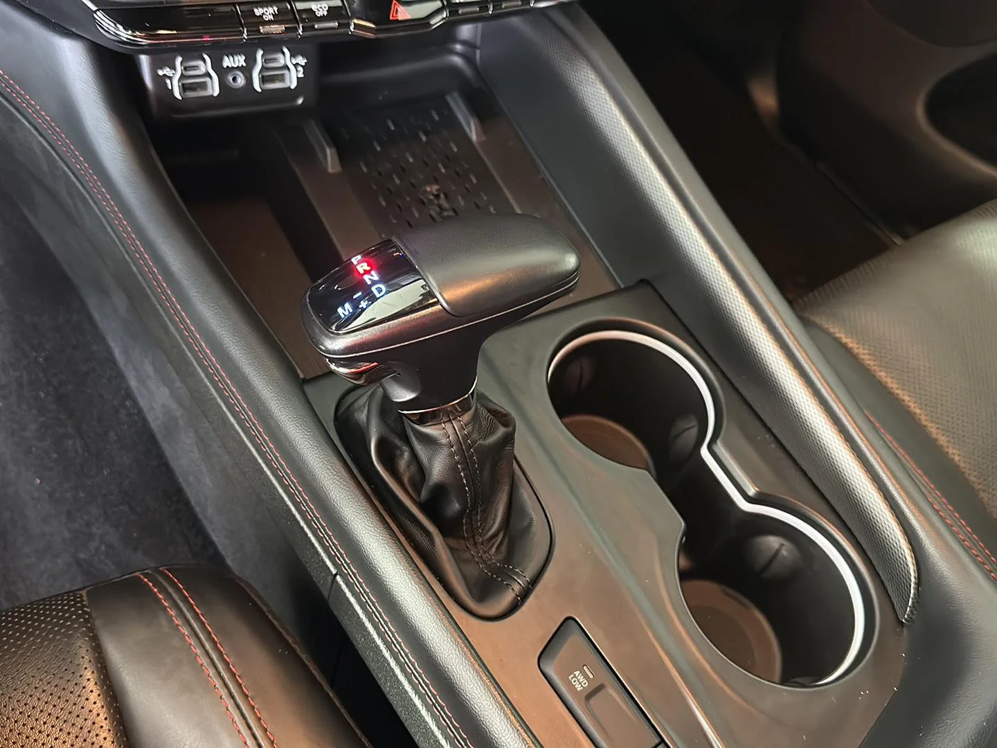 Used 2025 Vapour Grey Dodge R/T image 23