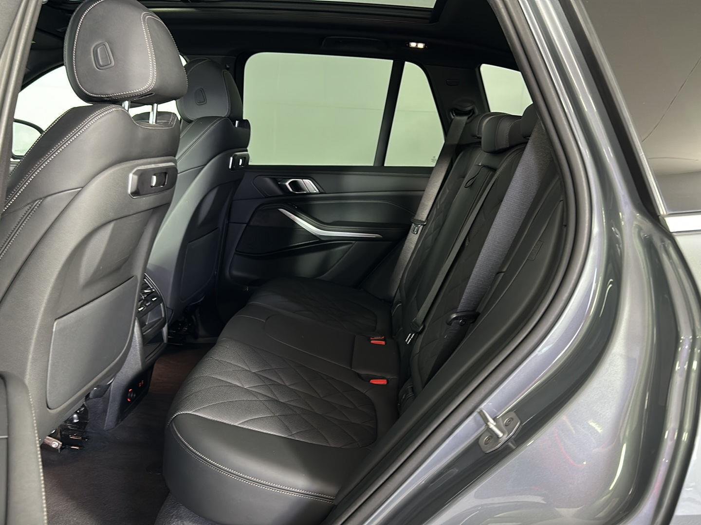 Used 2024 Skyscraper Grey Metallic BMW xDrive40i image 23
