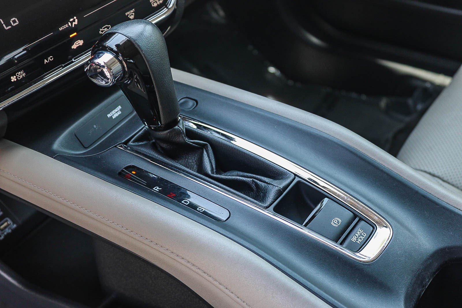 Used 2019 Platinum White Pearl Honda Touring image 19