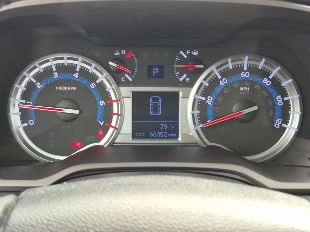 Used 2016 White Toyota SR5 image 11