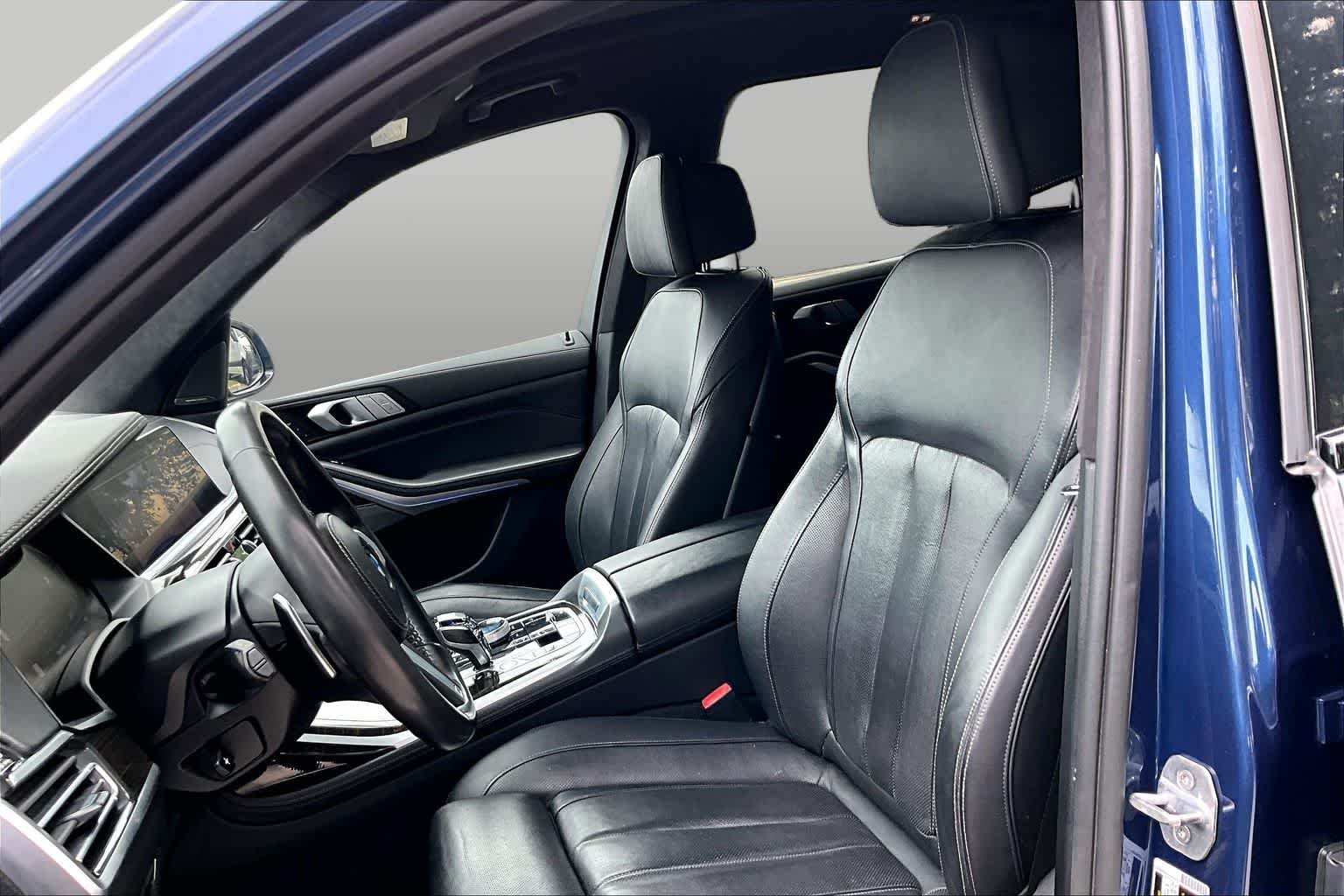 Used 2019 Phytonic Blue Metallic BMW xDrive50i image 8