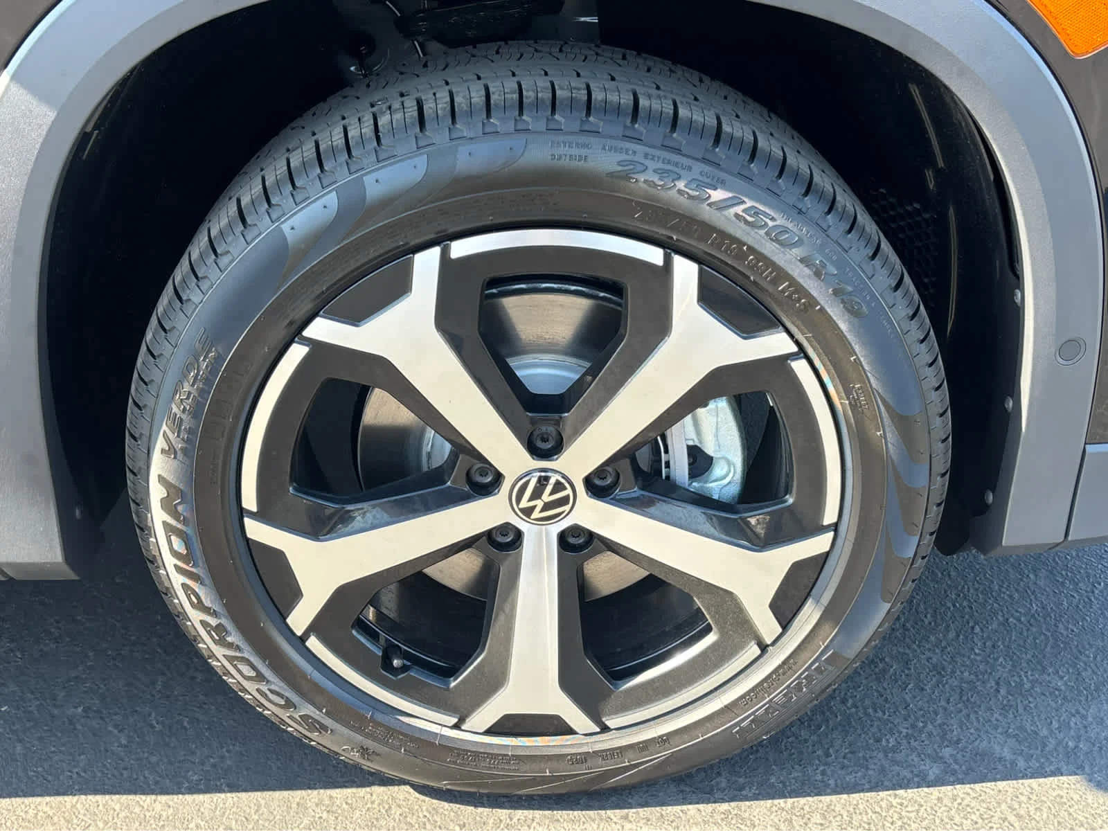 New 2026 DEEP BLACK Volkswagen SE image 24