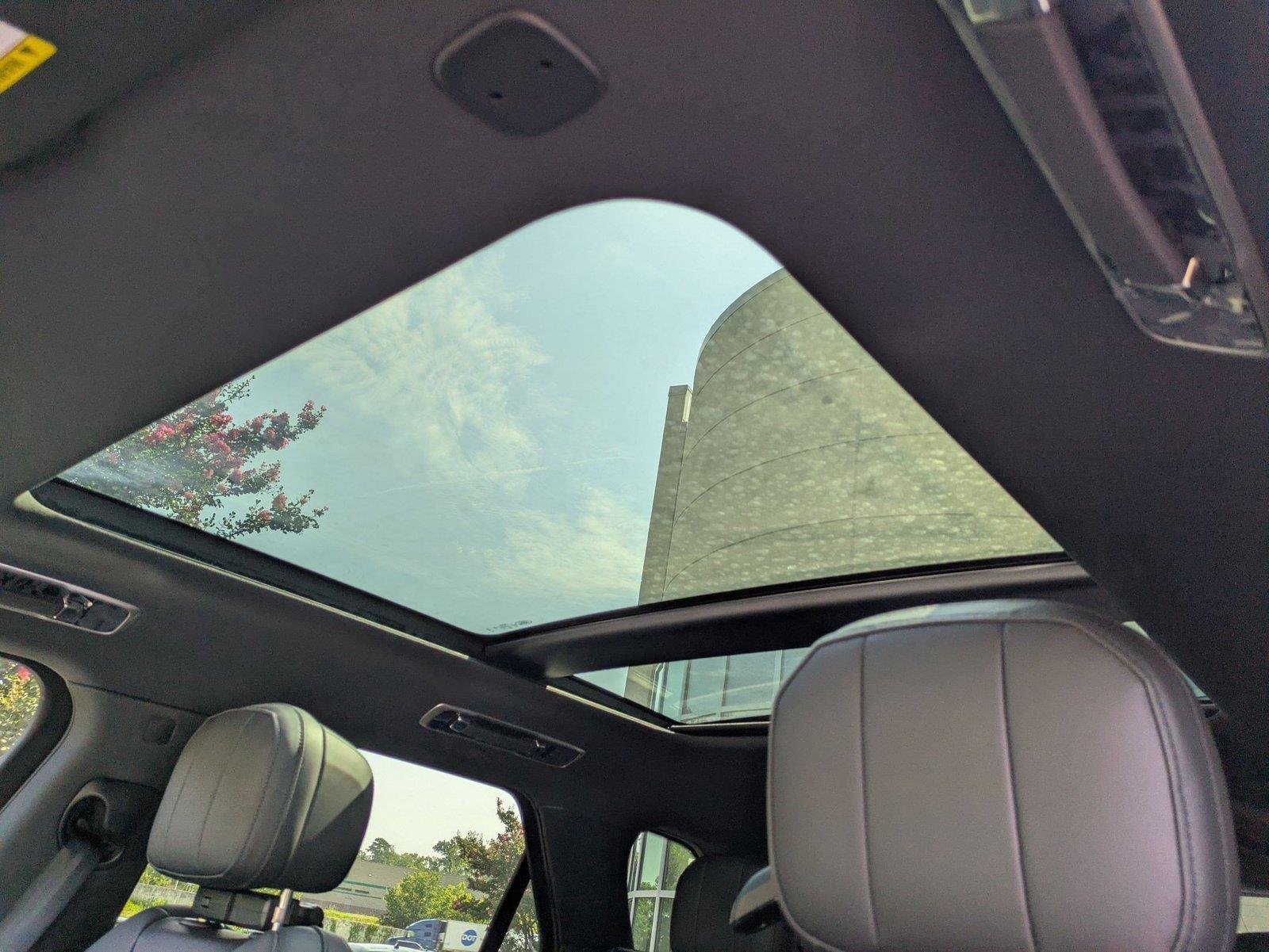 New 2026 Santorini Black Land Rover SE image 24