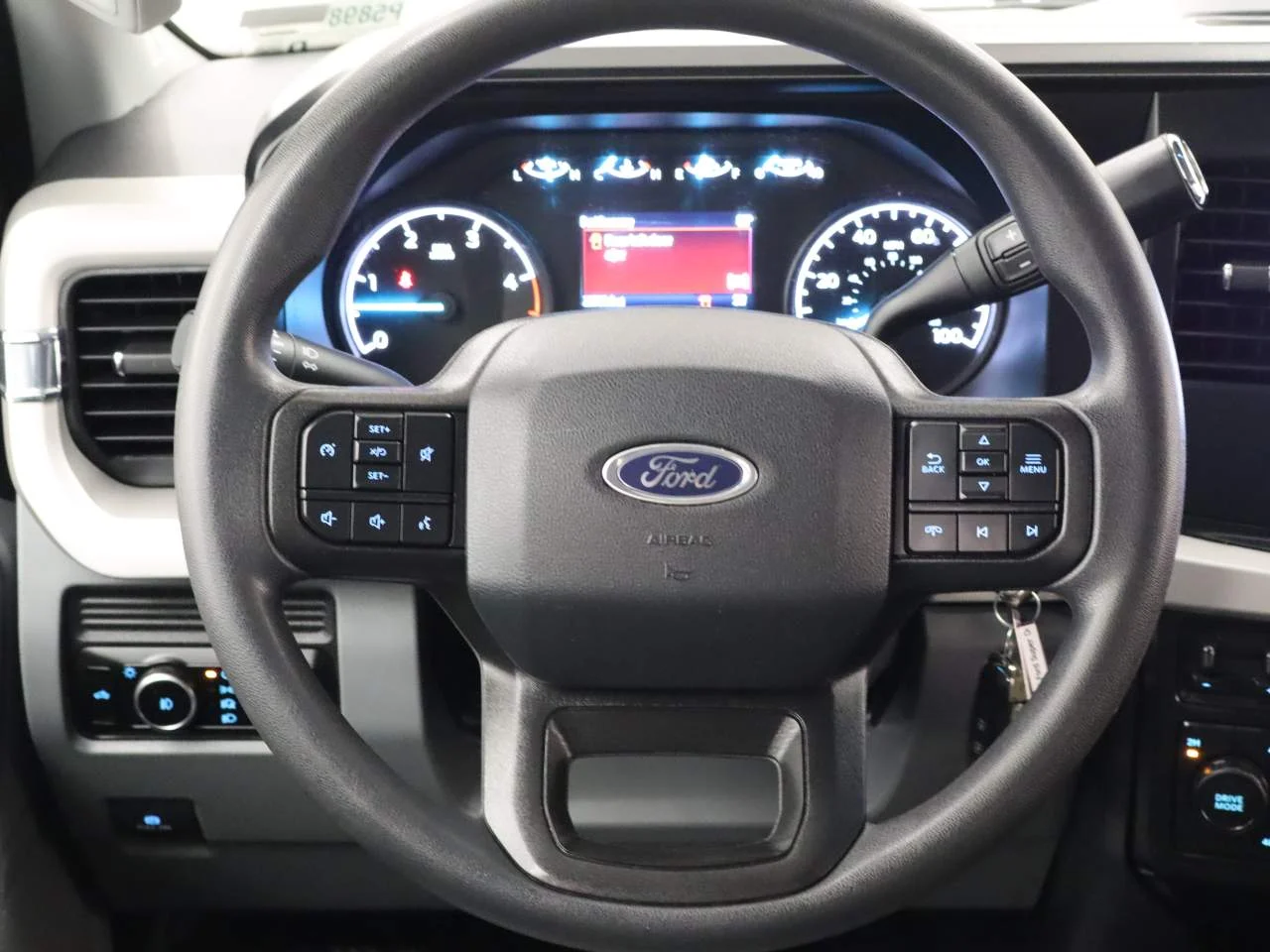 Certified Used 2026 Oxford White Ford XLT Crew Cab image 13