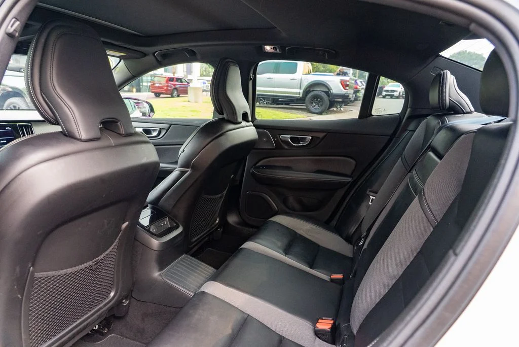 Used 2022 White Volvo T8 R-Design image 25