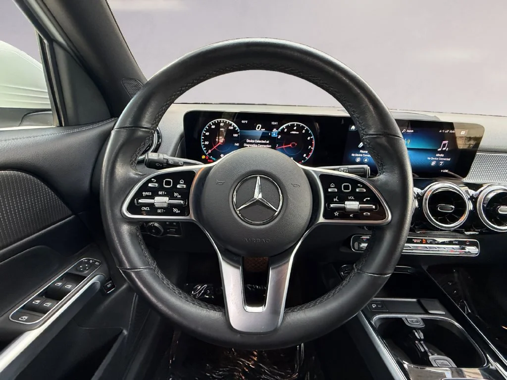 Used 2023  Mercedes-Benz GLB 250 image 13