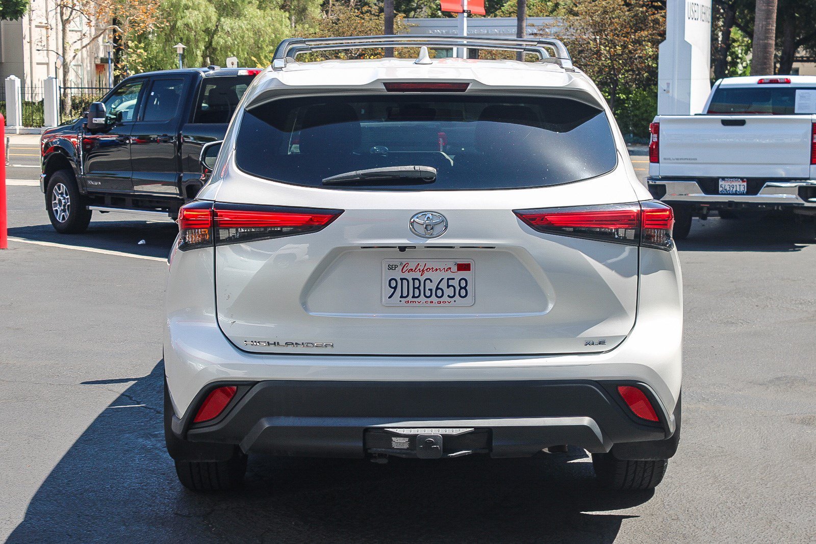 Used 2022 Wind Chill Pearl Toyota XLE image 7