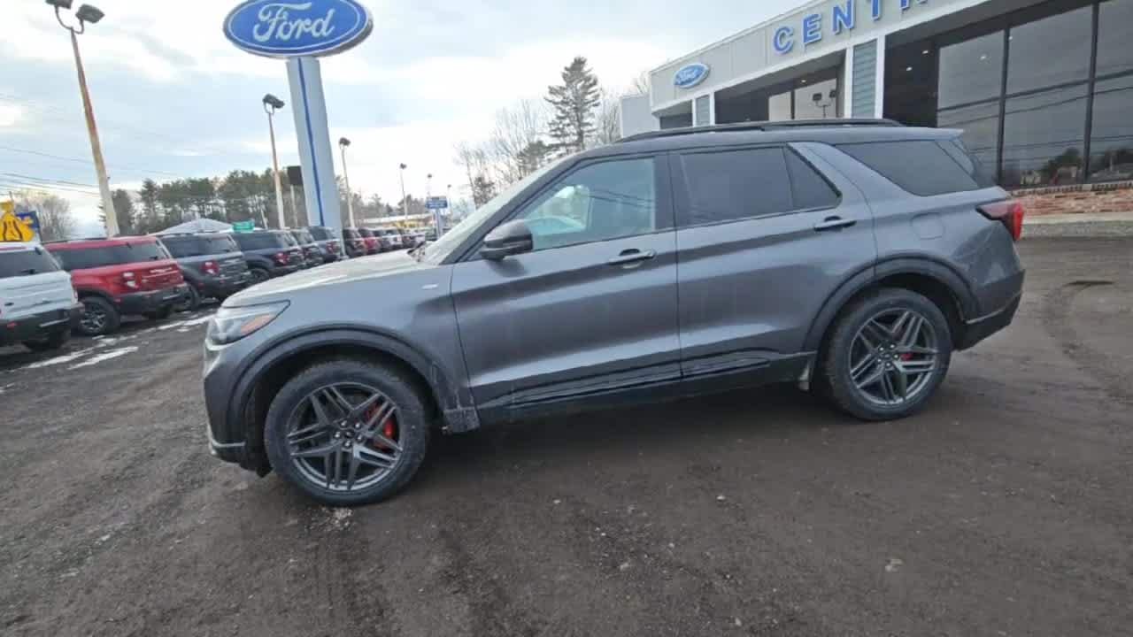 New 2026 Carbonized Gray Metallic Ford ST-Line image 4
