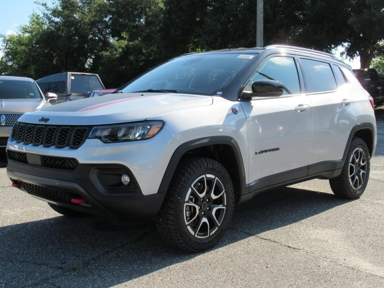 New 2026 Silver Zynith Metallic Clear-Coat Exterior Paint Jeep Trailhawk image 3