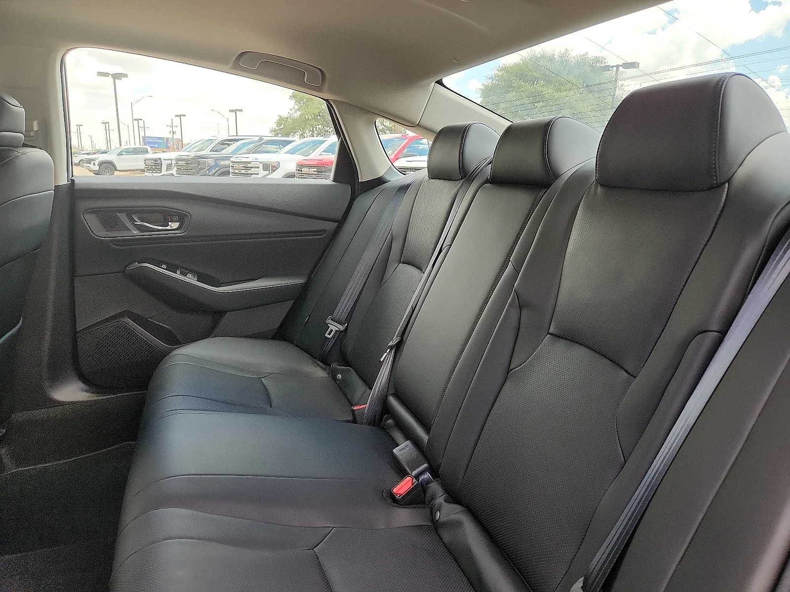 Used 2025 Solar Silver Metallic Honda Touring image 10