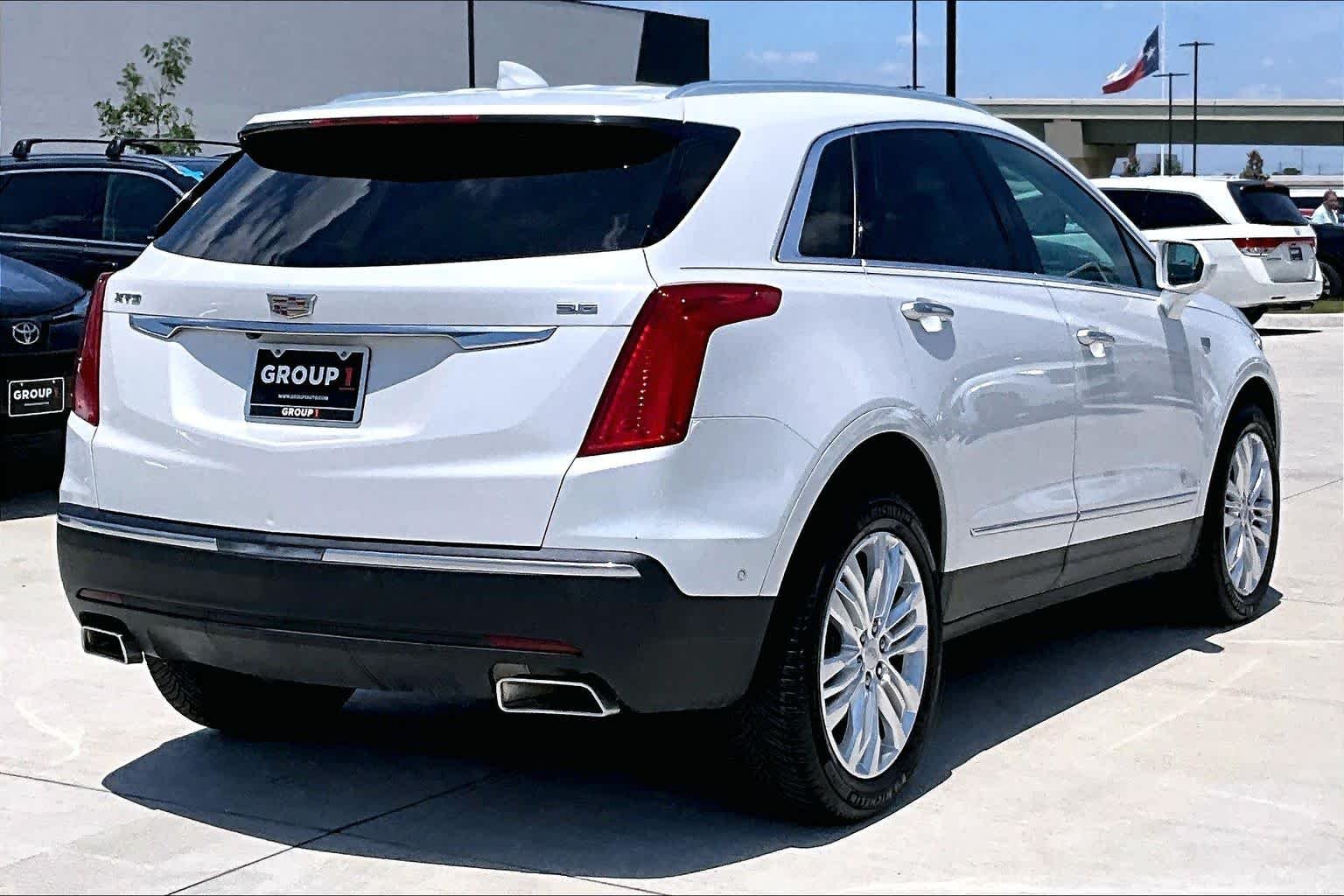 Used 2017 Crystal White Tricoat Cadillac Premium Luxury FWD image 13