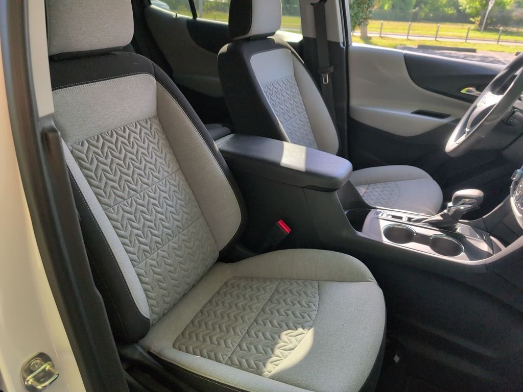 Used 2023 White Chevrolet LS image 33