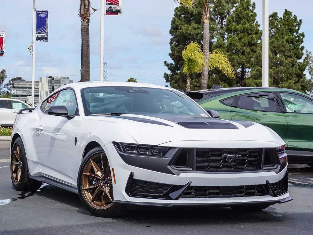 2026 Ford Mustang Dark Horse's photo