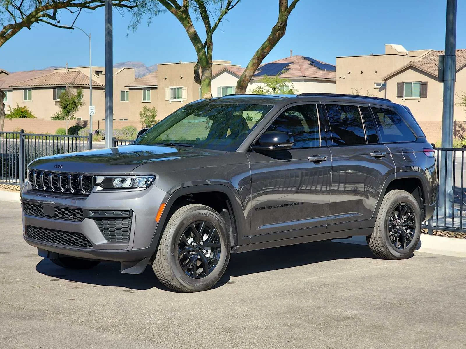 New 2026 Baltic Gray Metallic Clear-Coat Exterior Paint Jeep Laredo Altitude image 4