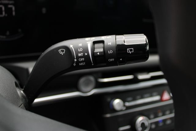 Used 2025 White Pearl Hyundai SE image 7