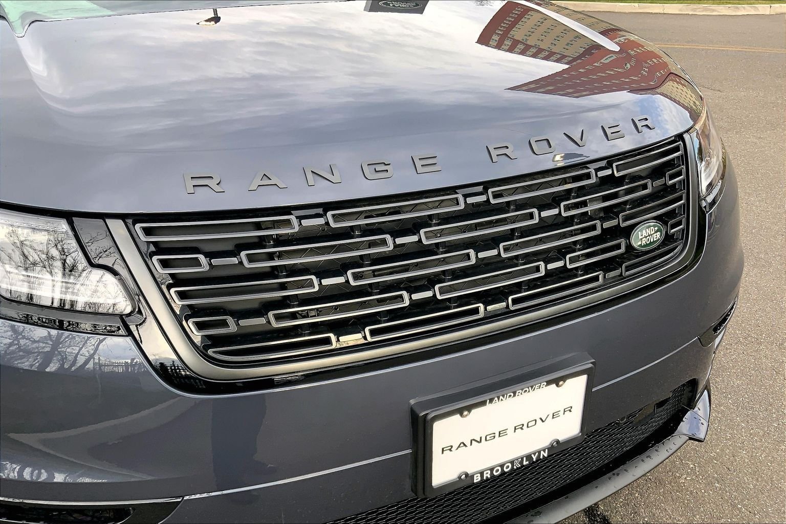 Certified Used 2026 Varesine Blue Metallic Land Rover Dynamic SE image 30