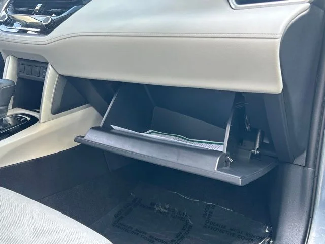 Used 2025  Toyota L image 22