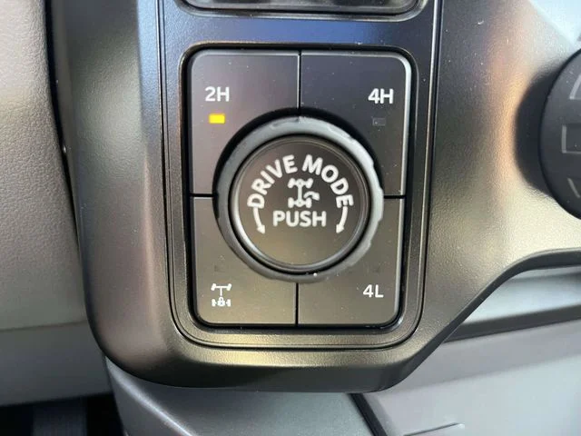 New 2026 Carbonized Gray Metallic Ford XLT image 19