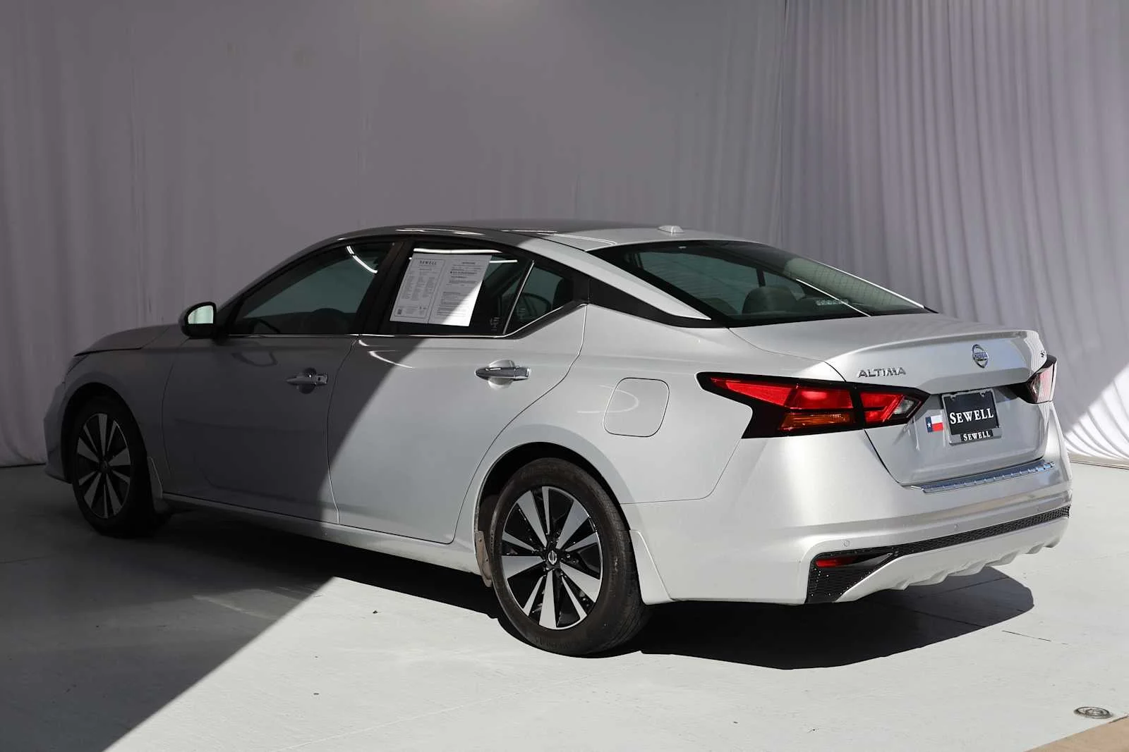 Used 2022 Brilliant Silver Metallic Nissan 2.5 SV image 5