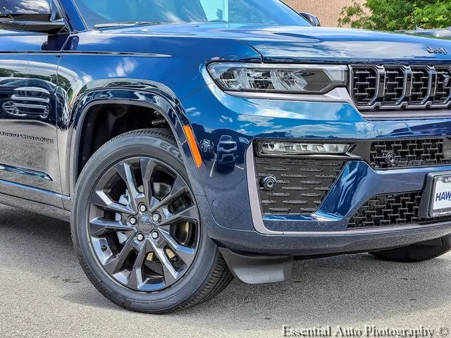 New 2026 Fathom Blue Pearl-Coat Exterior Paint Jeep Limited Reserve image 3