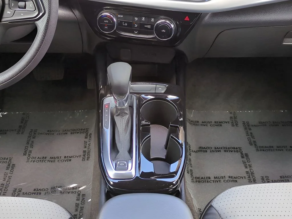 Used 2024 Summit White Chevrolet LT image 17