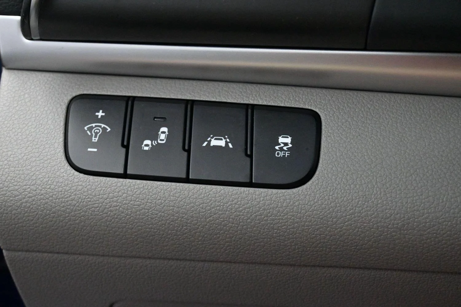 Used 2020 Lakeside Blue Hyundai Value Edition image 19