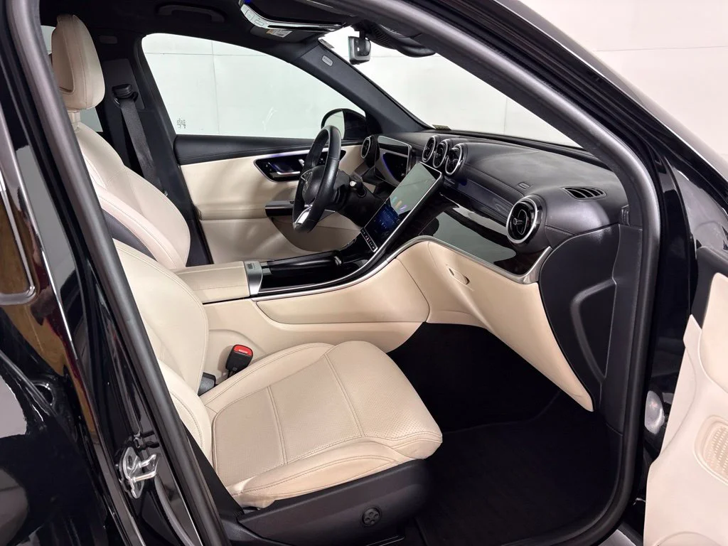 Used 2025 White Mercedes-Benz GLC 300 image 17