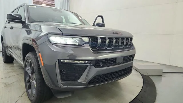 New 2026 Baltic Gray Metallic Clear-Coat Exterior Paint Jeep Limited image 16