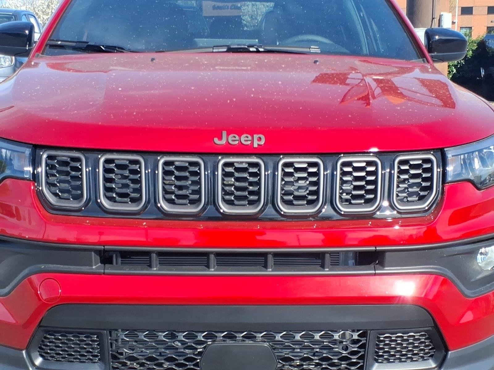 New 2026 Red Hot Pearl-Coat Exterior Paint Jeep Latitude Altitude image 14