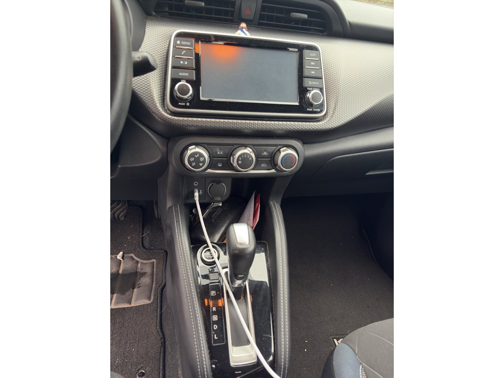 Used 2018 Brilliant Silver Nissan S image 4