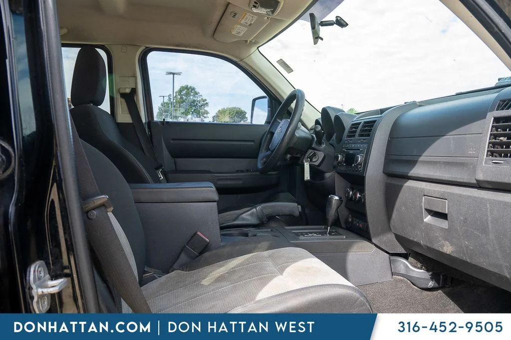 Used 2007 Black Dodge SXT image 17