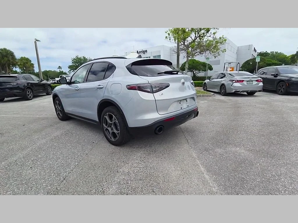 New 2025 Moonlight Gray Metallic Alfa Romeo Base image 30