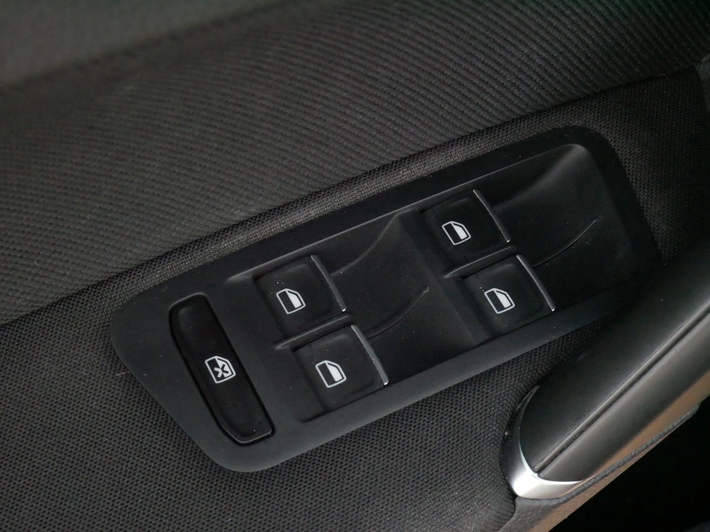 Used 2015 Deep Black Pearl Volkswagen S image 19