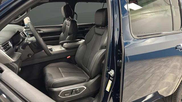 New 2026 Fathom Blue Pearlcoat Jeep Limited Reserve image 9