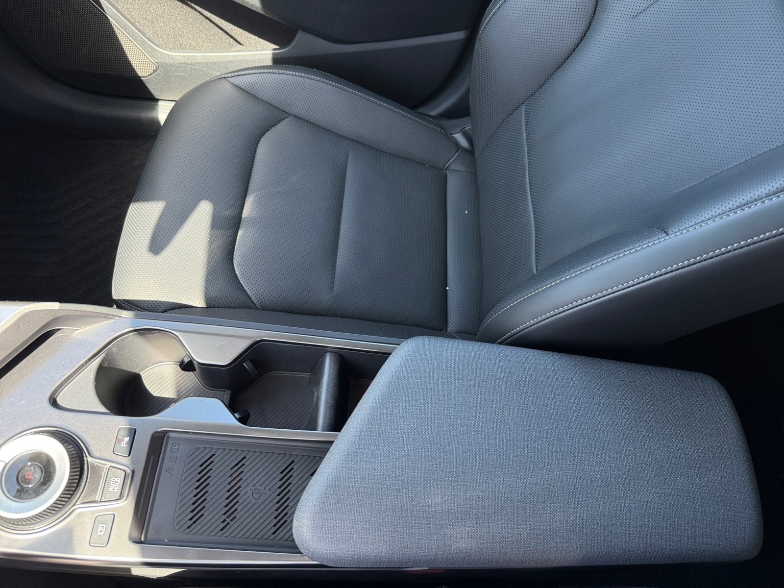 Certified Used 2023 Gray Kia Wind image 14
